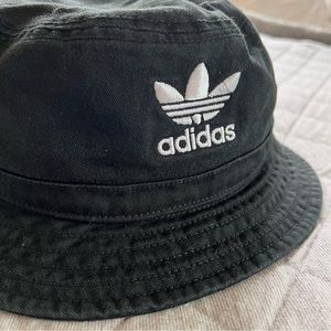 Adidas bucket hat